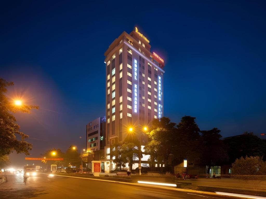 Royal Palace Hotel Tuyen Quang Exteriör bild