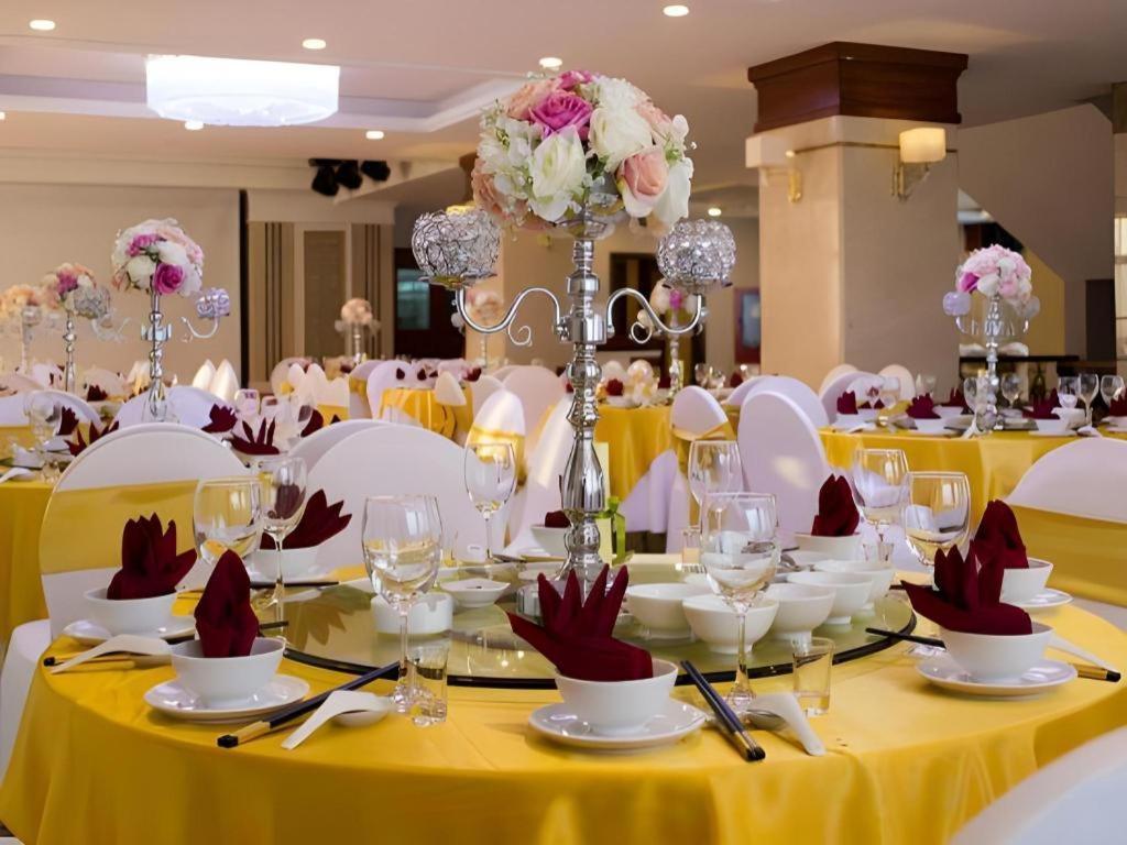 Royal Palace Hotel Tuyen Quang Exteriör bild