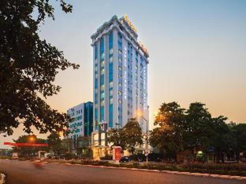 Royal Palace Hotel Tuyen Quang Exteriör bild