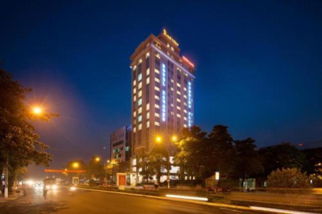 Royal Palace Hotel Tuyen Quang Exteriör bild
