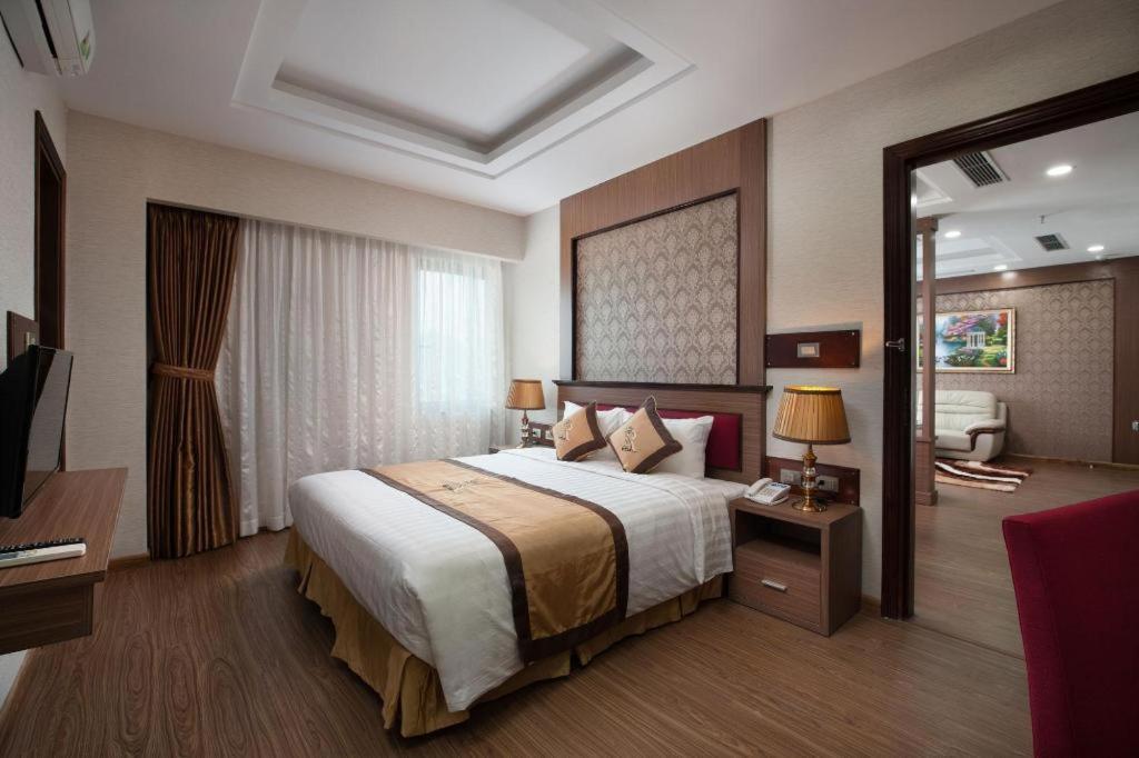 Royal Palace Hotel Tuyen Quang Exteriör bild